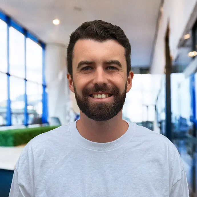 Alexandre Bailly, co-founder of Frogs&Roos, standing with confidence in a professional setting
